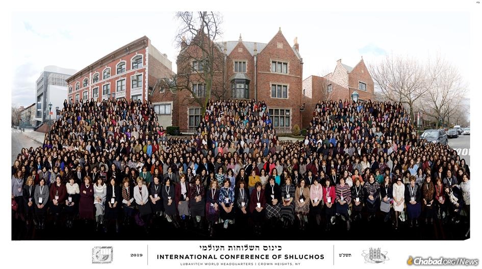 A huge group photograph of thousands of Chabad emissaries gathered outside 770 Eastern Parkway in Crown Heights, Brooklyn